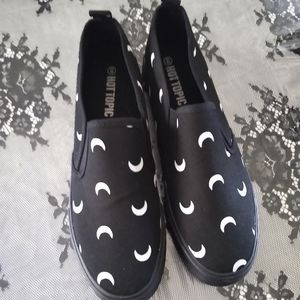 NWT Hot Topic Moon Slip ons. SZ 9